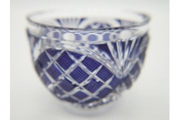 島津薩摩切子　SHIMADZU刻印有り　尚古集成館監修　薩摩ガラス工芸作　切子中付鉢(被せガラス、共箱付き、小鉢、グラス、伝統工芸品)(R-061073)
