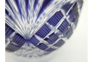 島津薩摩切子　SHIMADZU刻印有り　尚古集成館監修　薩摩ガラス工芸作　切子中付鉢(被せガラス、共箱付き、小鉢、グラス、伝統工芸品)(R-061073)