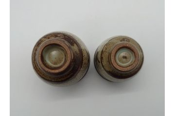 人間国宝　島岡達三　益子焼　地釉縄文象嵌夫婦湯呑(共箱付き、民芸陶器、夫婦湯呑み、ペア湯呑み)(R-061082)