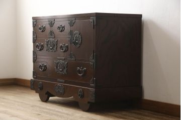 中古　美品　岩谷堂箪笥　迫力のある金具と杢目が存在感を放つ車箪笥(和タンス、収納箪笥、引き出し)(R-061085)