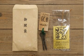 中古　美品　岩谷堂箪笥　迫力のある金具と杢目が存在感を放つ車箪笥(和タンス、収納箪笥、引き出し)(R-061085)