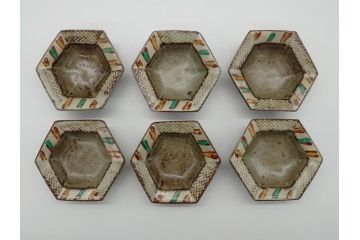 人間国宝　島岡達三　益子焼　象嵌赤絵縞文六角組皿　六角組皿6客セット(共箱付き、小鉢、和食器、民芸陶器)(R-061090)
