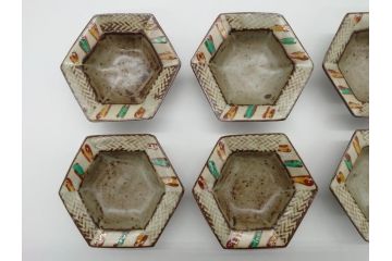 人間国宝　島岡達三　益子焼　象嵌赤絵縞文六角組皿　六角組皿6客セット(共箱付き、小鉢、和食器、民芸陶器)(R-061090)