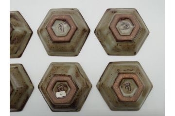 人間国宝　島岡達三　益子焼　象嵌赤絵縞文六角組皿　六角組皿6客セット(共箱付き、小鉢、和食器、民芸陶器)(R-061090)