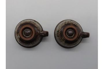 人間国宝　島岡達三　益子焼　象嵌赤絵　草花文カップ&ソーサー2客(共箱無し、コーヒーカップ、民芸陶器)(R-061094)