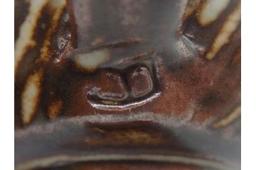 人間国宝　島岡達三　益子焼　象嵌赤絵　草花文カップ&ソーサー2客(共箱無し、コーヒーカップ、民芸陶器)(R-061094)