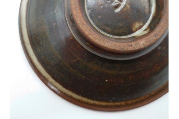 人間国宝　島岡達三　益子焼　象嵌赤絵　草花文カップ&ソーサー2客(共箱無し、コーヒーカップ、民芸陶器)(R-061094)