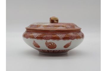 明治〜大正　九谷焼　久谷製　久谷赤絵　小槌摘赤絵金彩　菓子器　鮮やかな色合いの5.4寸菓子鉢(蓋物、蓋付菓子鉢、深鉢、深皿、シュガーポット)(R-061095)