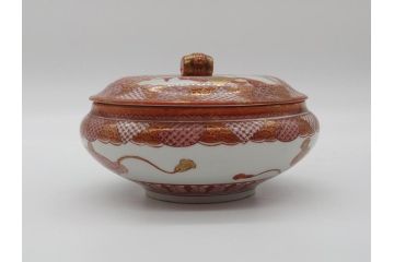 明治〜大正　九谷焼　久谷製　久谷赤絵　小槌摘赤絵金彩　菓子器　鮮やかな色合いの5.4寸菓子鉢(蓋物、蓋付菓子鉢、深鉢、深皿、シュガーポット)(R-061095)