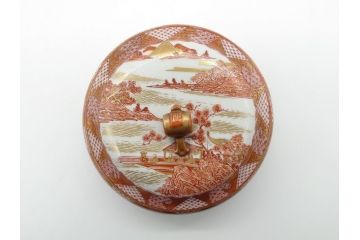 明治〜大正　九谷焼　久谷製　久谷赤絵　小槌摘赤絵金彩　菓子器　鮮やかな色合いの5.4寸菓子鉢(蓋物、蓋付菓子鉢、深鉢、深皿、シュガーポット)(R-061095)