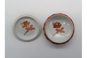 明治〜大正　九谷焼　久谷製　久谷赤絵　小槌摘赤絵金彩　菓子器　鮮やかな色合いの5.4寸菓子鉢(蓋物、蓋付菓子鉢、深鉢、深皿、シュガーポット)(R-061095)