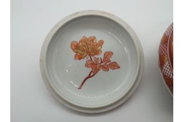 明治〜大正　九谷焼　久谷製　久谷赤絵　小槌摘赤絵金彩　菓子器　鮮やかな色合いの5.4寸菓子鉢(蓋物、蓋付菓子鉢、深鉢、深皿、シュガーポット)(R-061095)