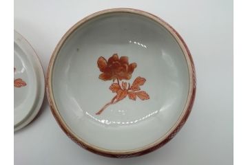 明治〜大正　九谷焼　久谷製　久谷赤絵　小槌摘赤絵金彩　菓子器　鮮やかな色合いの5.4寸菓子鉢(蓋物、蓋付菓子鉢、深鉢、深皿、シュガーポット)(R-061095)