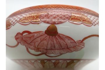 明治〜大正　九谷焼　久谷製　久谷赤絵　小槌摘赤絵金彩　菓子器　鮮やかな色合いの5.4寸菓子鉢(蓋物、蓋付菓子鉢、深鉢、深皿、シュガーポット)(R-061095)