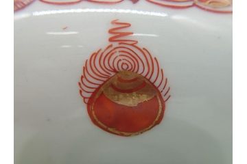 明治〜大正　九谷焼　久谷製　久谷赤絵　小槌摘赤絵金彩　菓子器　鮮やかな色合いの5.4寸菓子鉢(蓋物、蓋付菓子鉢、深鉢、深皿、シュガーポット)(R-061095)