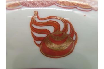 明治〜大正　九谷焼　久谷製　久谷赤絵　小槌摘赤絵金彩　菓子器　鮮やかな色合いの5.4寸菓子鉢(蓋物、蓋付菓子鉢、深鉢、深皿、シュガーポット)(R-061095)