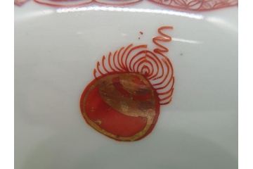 明治〜大正　九谷焼　久谷製　久谷赤絵　小槌摘赤絵金彩　菓子器　鮮やかな色合いの5.4寸菓子鉢(蓋物、蓋付菓子鉢、深鉢、深皿、シュガーポット)(R-061095)