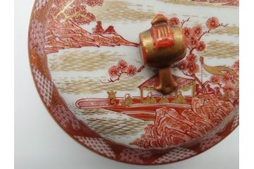 明治〜大正　九谷焼　久谷製　久谷赤絵　小槌摘赤絵金彩　菓子器　鮮やかな色合いの5.4寸菓子鉢(蓋物、蓋付菓子鉢、深鉢、深皿、シュガーポット)(R-061095)