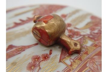 明治〜大正　九谷焼　久谷製　久谷赤絵　小槌摘赤絵金彩　菓子器　鮮やかな色合いの5.4寸菓子鉢(蓋物、蓋付菓子鉢、深鉢、深皿、シュガーポット)(R-061095)