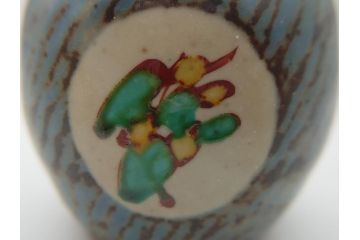 人間国宝　島岡達三　益子焼　象嵌赤繪草花文小蓋物(共箱付き、赤絵、民芸陶器、蓋付き器、蓋物、茶壺、シュガーポット)(R-061097)