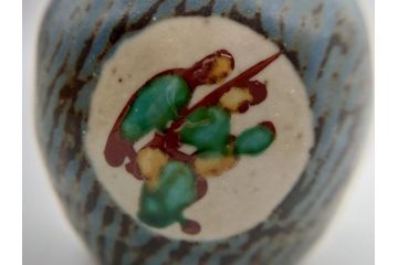 人間国宝　島岡達三　益子焼　象嵌赤繪草花文小蓋物(共箱付き、赤絵、民芸陶器、蓋付き器、蓋物、茶壺、シュガーポット)(R-061097)