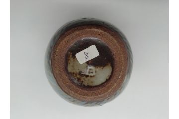 人間国宝　島岡達三　益子焼　象嵌赤繪草花文小蓋物(共箱付き、赤絵、民芸陶器、蓋付き器、蓋物、茶壺、シュガーポット)(R-061097)