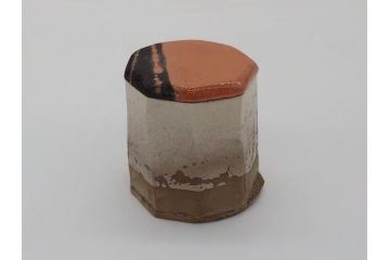 梅山窯　砥部焼　中村康平　中村梅山　希少作　変形　2.5寸角茶器(共箱付き、薄茶器、棗、茶道具、茶入れ、蓋物、小蓋物、鉢)(R-061098)