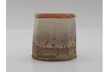 梅山窯　砥部焼　中村康平　中村梅山　希少作　変形　2.5寸角茶器(共箱付き、薄茶器、棗、茶道具、茶入れ、蓋物、小蓋物、鉢)(R-061098)