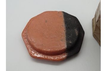 梅山窯　砥部焼　中村康平　中村梅山　希少作　変形　2.5寸角茶器(共箱付き、薄茶器、棗、茶道具、茶入れ、蓋物、小蓋物、鉢)(R-061098)