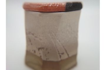 梅山窯　砥部焼　中村康平　中村梅山　希少作　変形　2.5寸角茶器(共箱付き、薄茶器、棗、茶道具、茶入れ、蓋物、小蓋物、鉢)(R-061098)