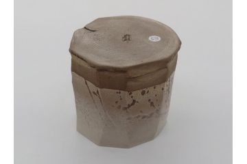 梅山窯　砥部焼　中村康平　中村梅山　希少作　変形　2.5寸角茶器(共箱付き、薄茶器、棗、茶道具、茶入れ、蓋物、小蓋物、鉢)(R-061098)
