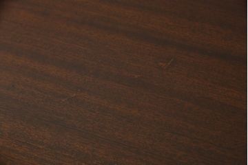 イギリスアンティーク　マホガニー材　ロイズ・アンティークス取り扱い　上品な佇まいが魅力的なチェスト(サイドチェスト、引き出し)(R-061103)