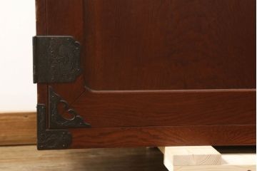 和製アンティーク　大正〜昭和初期　漆塗り　手打ち金具や木地呂塗りが美しい!　衣装盆付き　凛とした雰囲気が魅力的な仙台箪笥ローボード(テレビ台、テレビボード、ローチェスト、和箪笥、和たんす、引き出し、時代箪笥、整理箪笥、着物箪笥)(R-061104)