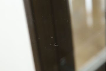 中古　カリモク家具(karimoku)　domani(ドマーニ)　QUEENS　LIFE(クイーンズライフ)　クラシカルなデザインが魅力的なキャビネット(食器棚、キュリオケース、飾り棚、収納棚)(R-061107)