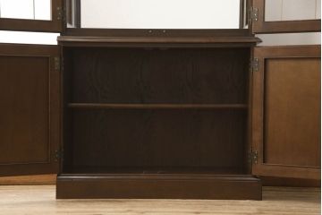 中古　カリモク家具(karimoku)　domani(ドマーニ)　QUEENS　LIFE(クイーンズライフ)　クラシカルなデザインが魅力的なキャビネット(食器棚、キュリオケース、飾り棚、収納棚)(R-061107)