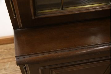 中古　カリモク家具(karimoku)　domani(ドマーニ)　QUEENS　LIFE(クイーンズライフ)　クラシカルなデザインが魅力的なキャビネット(食器棚、キュリオケース、飾り棚、収納棚)(R-061107)