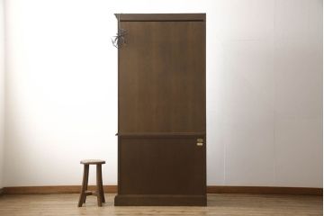 中古　カリモク家具(karimoku)　domani(ドマーニ)　QUEENS　LIFE(クイーンズライフ)　クラシカルなデザインが魅力的なキャビネット(食器棚、キュリオケース、飾り棚、収納棚)(R-061107)