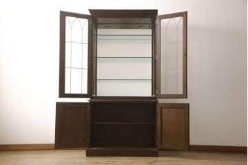 中古　カリモク家具(karimoku)　domani(ドマーニ)　QUEENS　LIFE(クイーンズライフ)　クラシカルなデザインが魅力的なキャビネット(食器棚、キュリオケース、飾り棚、収納棚)(R-061109)