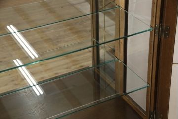 中古　カリモク家具(karimoku)　domani(ドマーニ)　QUEENS　LIFE(クイーンズライフ)　クラシカルなデザインが魅力的なキャビネット(食器棚、キュリオケース、飾り棚、収納棚)(R-061109)