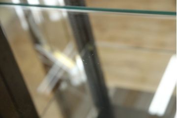 中古　カリモク家具(karimoku)　domani(ドマーニ)　QUEENS　LIFE(クイーンズライフ)　クラシカルなデザインが魅力的なキャビネット(食器棚、キュリオケース、飾り棚、収納棚)(R-061109)