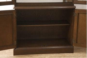 中古　カリモク家具(karimoku)　domani(ドマーニ)　QUEENS　LIFE(クイーンズライフ)　クラシカルなデザインが魅力的なキャビネット(食器棚、キュリオケース、飾り棚、収納棚)(R-061109)