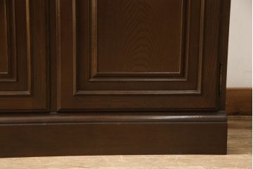 中古　カリモク家具(karimoku)　domani(ドマーニ)　QUEENS　LIFE(クイーンズライフ)　クラシカルなデザインが魅力的なキャビネット(食器棚、キュリオケース、飾り棚、収納棚)(R-061109)