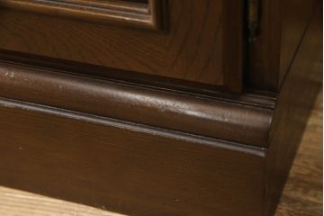 中古　カリモク家具(karimoku)　domani(ドマーニ)　QUEENS　LIFE(クイーンズライフ)　クラシカルなデザインが魅力的なキャビネット(食器棚、キュリオケース、飾り棚、収納棚)(R-061109)