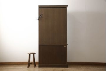 中古　カリモク家具(karimoku)　domani(ドマーニ)　QUEENS　LIFE(クイーンズライフ)　クラシカルなデザインが魅力的なキャビネット(食器棚、キュリオケース、飾り棚、収納棚)(R-061109)