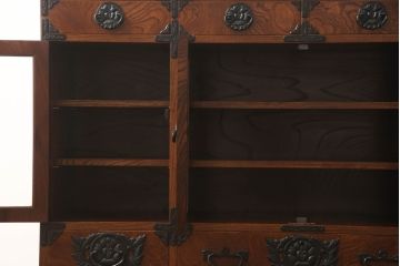 中古　伝統民芸家具　岩谷堂箪笥　金具の細やかなデザインが美しいサイドボード(収納棚、戸棚、飾り棚、食器棚、サイドキャビネット)(定価約65万円)(R-061118)