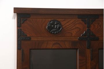 中古　伝統民芸家具　岩谷堂箪笥　金具の細やかなデザインが美しいサイドボード(収納棚、戸棚、飾り棚、食器棚、サイドキャビネット)(定価約65万円)(R-061118)