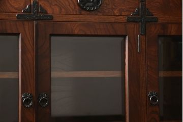 中古　伝統民芸家具　岩谷堂箪笥　金具の細やかなデザインが美しいサイドボード(収納棚、戸棚、飾り棚、食器棚、サイドキャビネット)(定価約65万円)(R-061118)