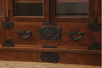 中古　伝統民芸家具　岩谷堂箪笥　金具の細やかなデザインが美しいサイドボード(収納棚、戸棚、飾り棚、食器棚、サイドキャビネット)(定価約65万円)(R-061118)
