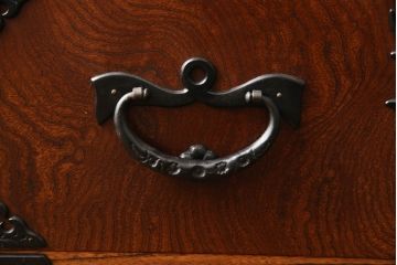 中古　伝統民芸家具　岩谷堂箪笥　金具の細やかなデザインが美しいサイドボード(収納棚、戸棚、飾り棚、食器棚、サイドキャビネット)(定価約65万円)(R-061118)
