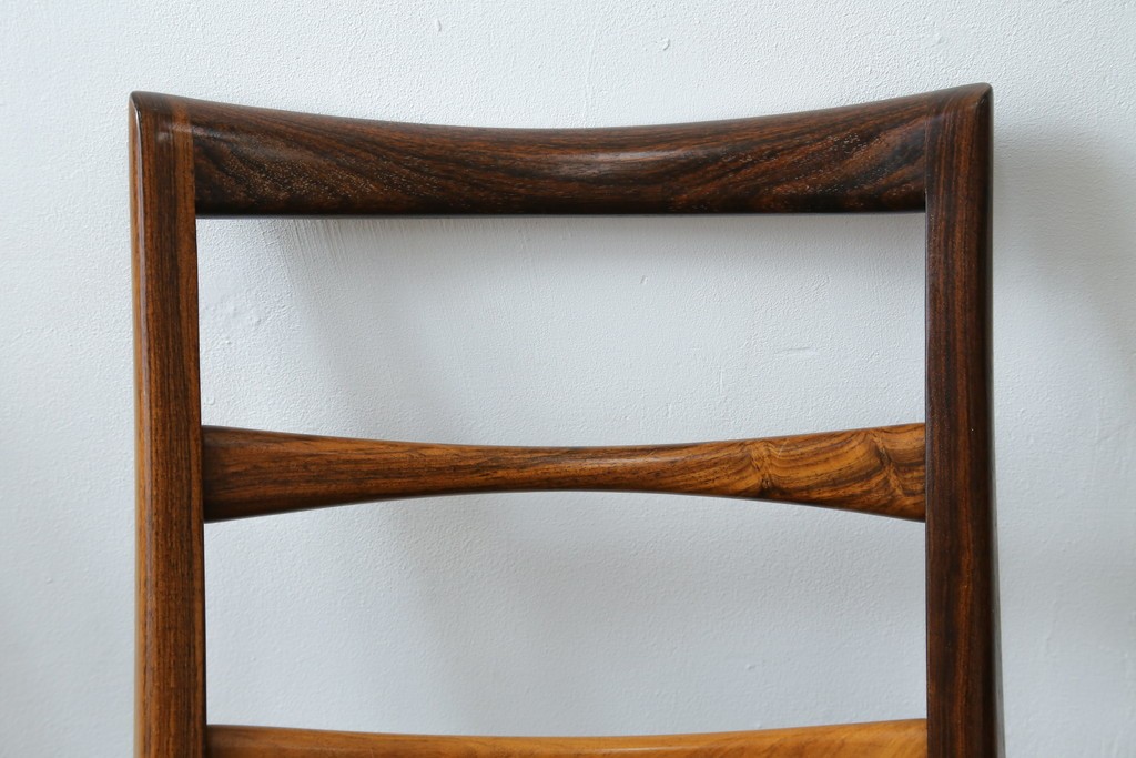 デンマークビンテージ　ニールス・コフォード(Niels Koefoed)　リス(Lis)　ローズウッド　くびれた背貫が素敵なラダーバックチェア4脚セット　(R-061121)